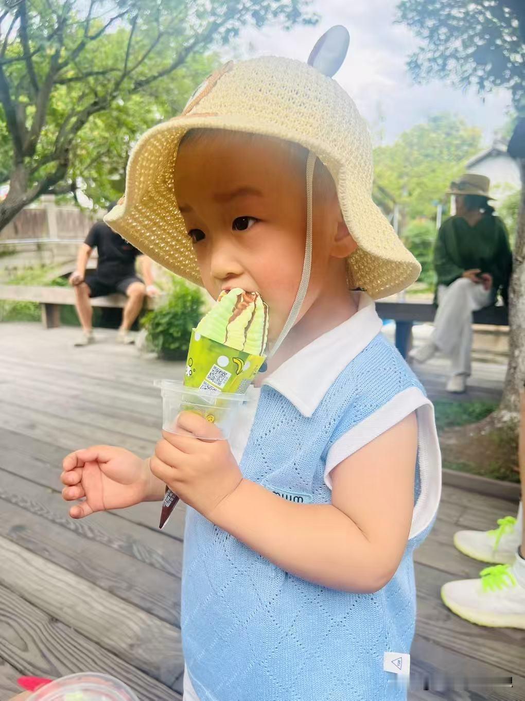 呜呜，是我自作多情了！我没回来时一会儿看不到我就找姥姥，现在我回来快一个月了，也