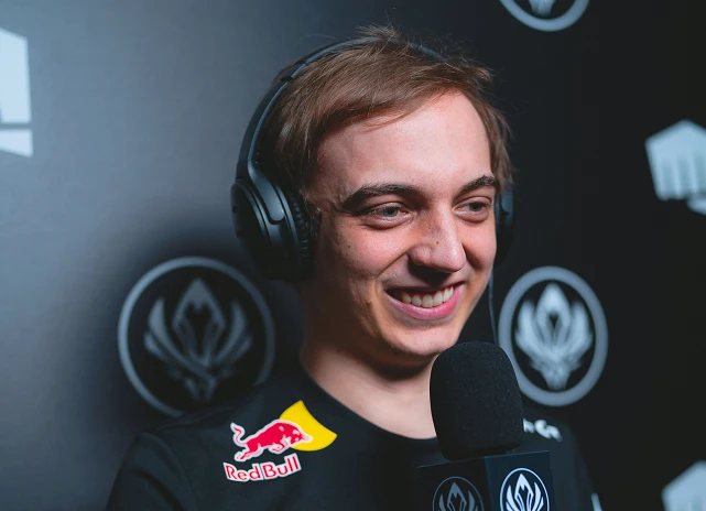 G2对战BLG小组赛0比3输给BLG之后，Caps：接下来我会一场不输，拿下先锋