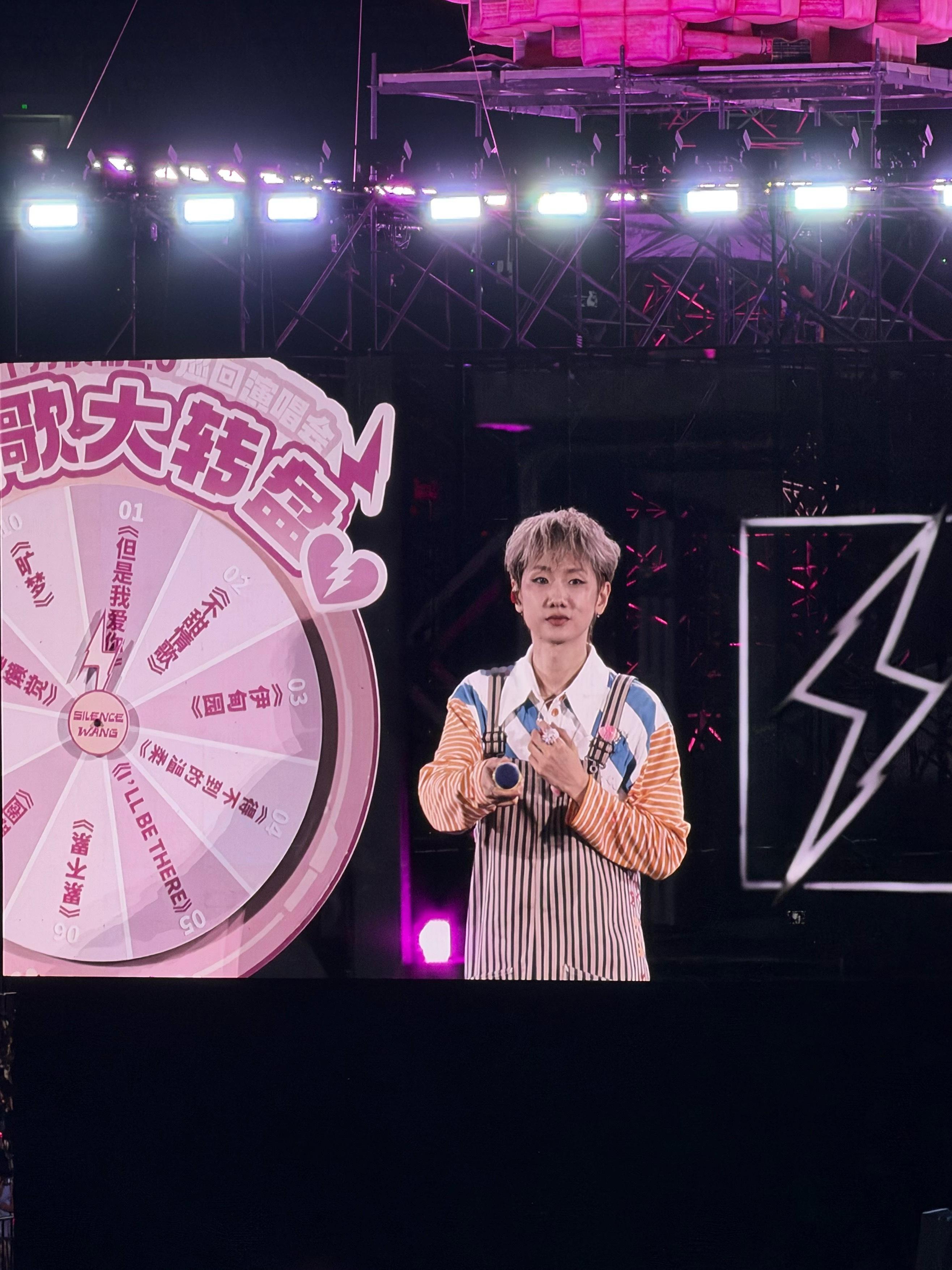 ⚡爱让一切发生𝟏𝟎𝟎𝟎𝟎𝟎𝐕𝐎𝐋𝐓𝐒⚡充电完成💖是聚光灯