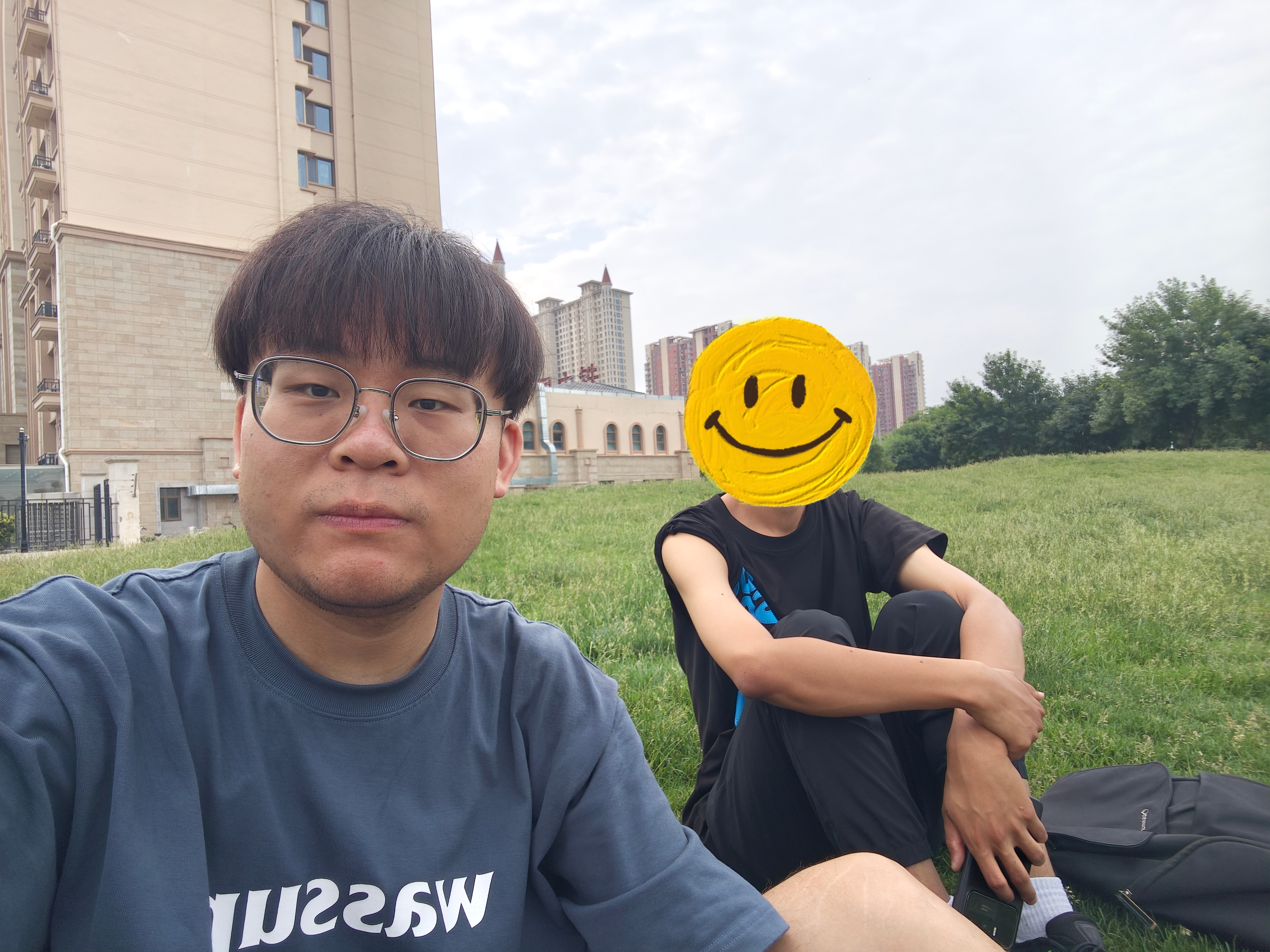 就在刚刚，素颜版欧哥正式曝光！大家觉得，我是不是还像个大学生