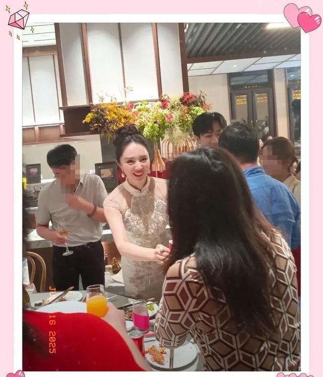 董璇再婚，新郎是张维伊。董璇已领证，婚宴照片曝光，她笑容满面与老公敬酒。网友称赞