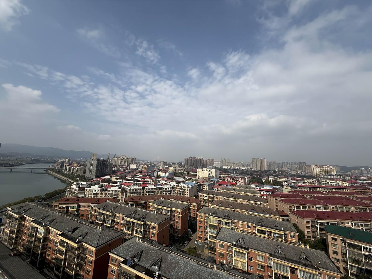 全国最抗冻的地方在南方，尤其是几个吃辣的地区。北方虽然气温很低，但是供暖系统化，