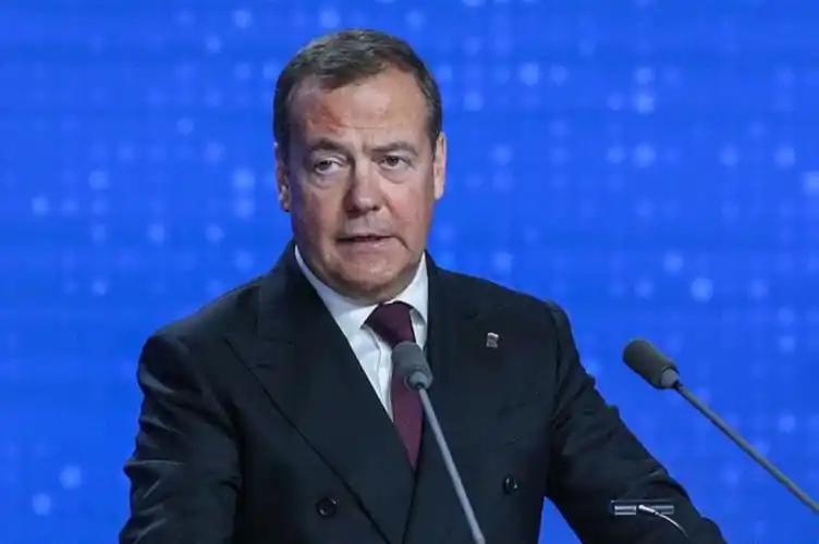 俄罗斯安全委员会副主席梅德韦杰夫直接点出中东的一个现实问题——在中东国家纷纷建美