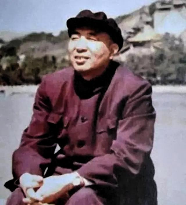 1936年，他放走61名共产党，14年后开国元勋联名寻找代号“OX”，找到他时，