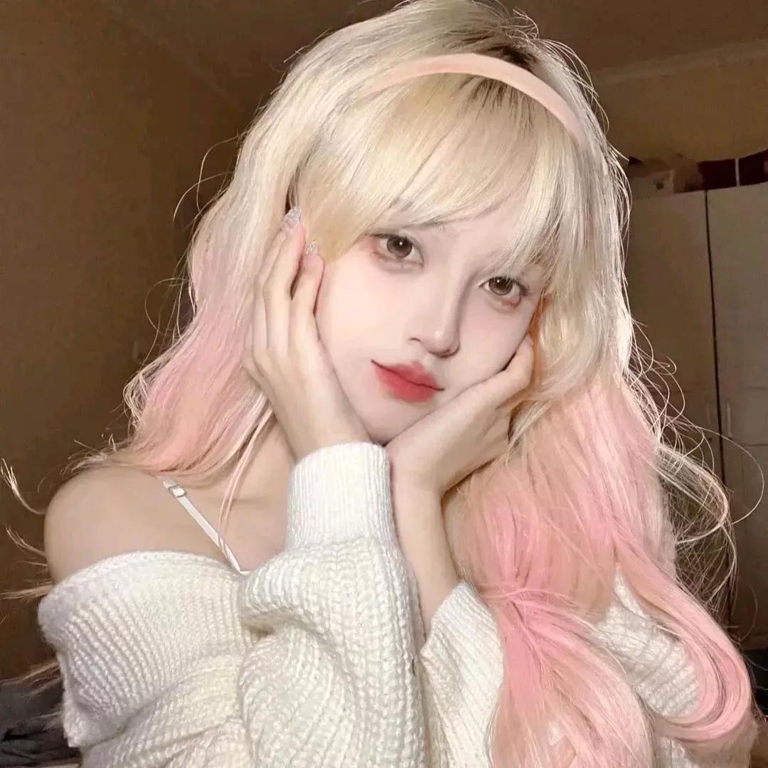 梦幻粉发少女，温柔的氛围，让人心驰神往。