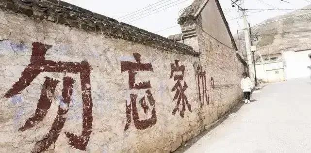 1941年，日日军将一个60多岁的老太太吊起来毒打，逼问她兵工厂的藏处，就在日寇