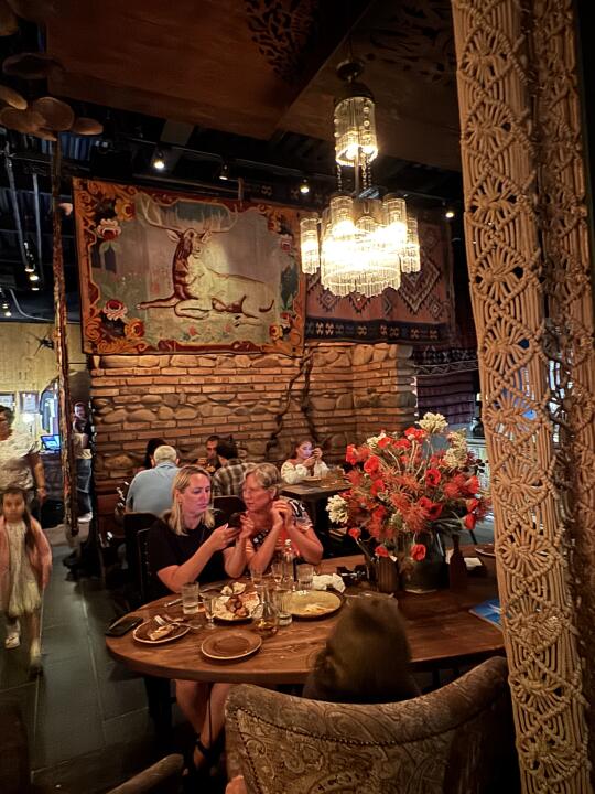 俄罗斯海参崴探店打卡格鲁吉亚餐厅！