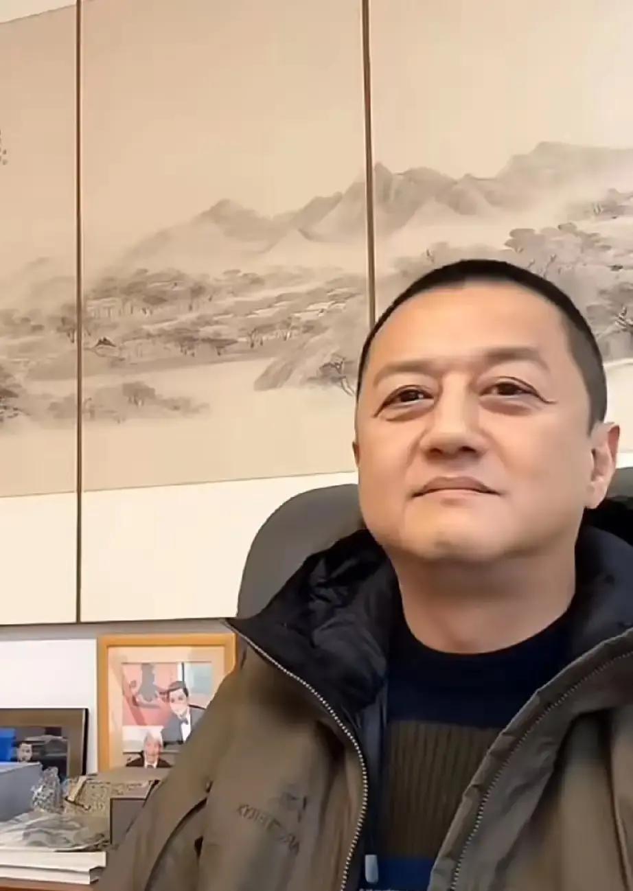 直播还债的男人对着镜头说无怨无悔。
舆论却要他离婚12年的前妻开口。
李亚鹏最新