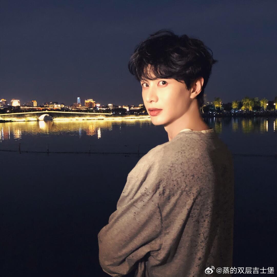 何健麒小📕时隔两个多月后罕见的更新🆕“请问需要摄影师吗？”休假状态真的绝了…