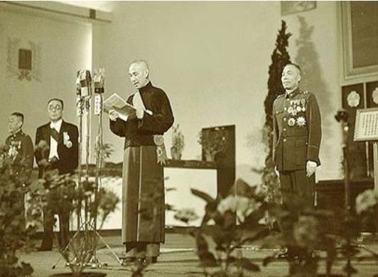 1948年5月20日，蒋介石和李宗仁的“正副总统就职大典”上，
为何蒋介石及其不