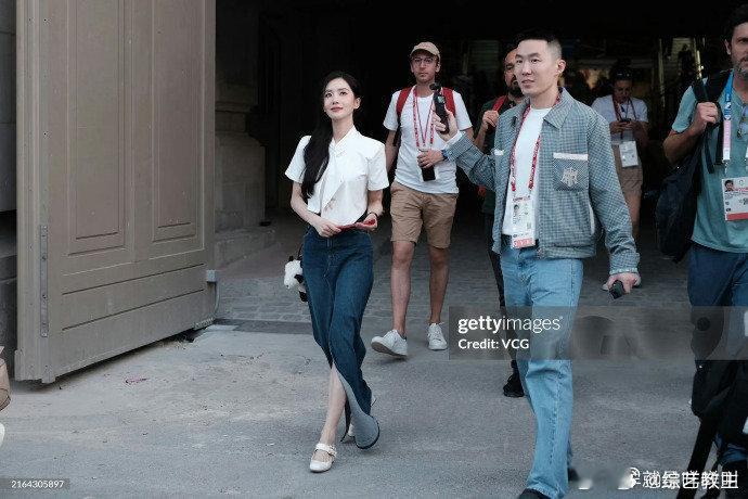 #刘诗诗G社图##G社拍的奥运观众席刘诗诗# 刘诗诗G社图天呐  好美！  好能