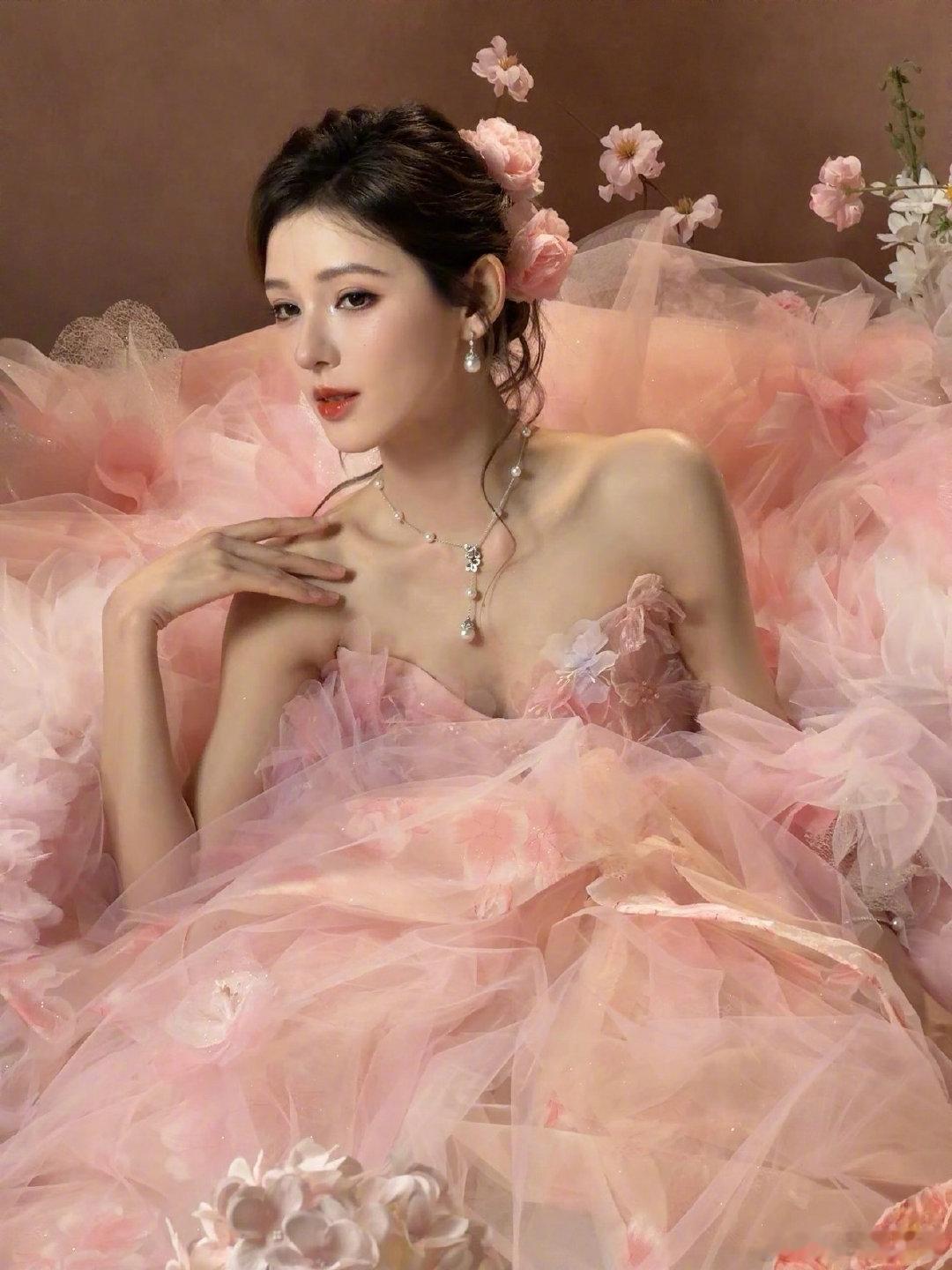 张予曦给粉丝包电子水饺张予曦 饺子大户 张予曦在线给粉丝包电子水饺，和大家猜馅互