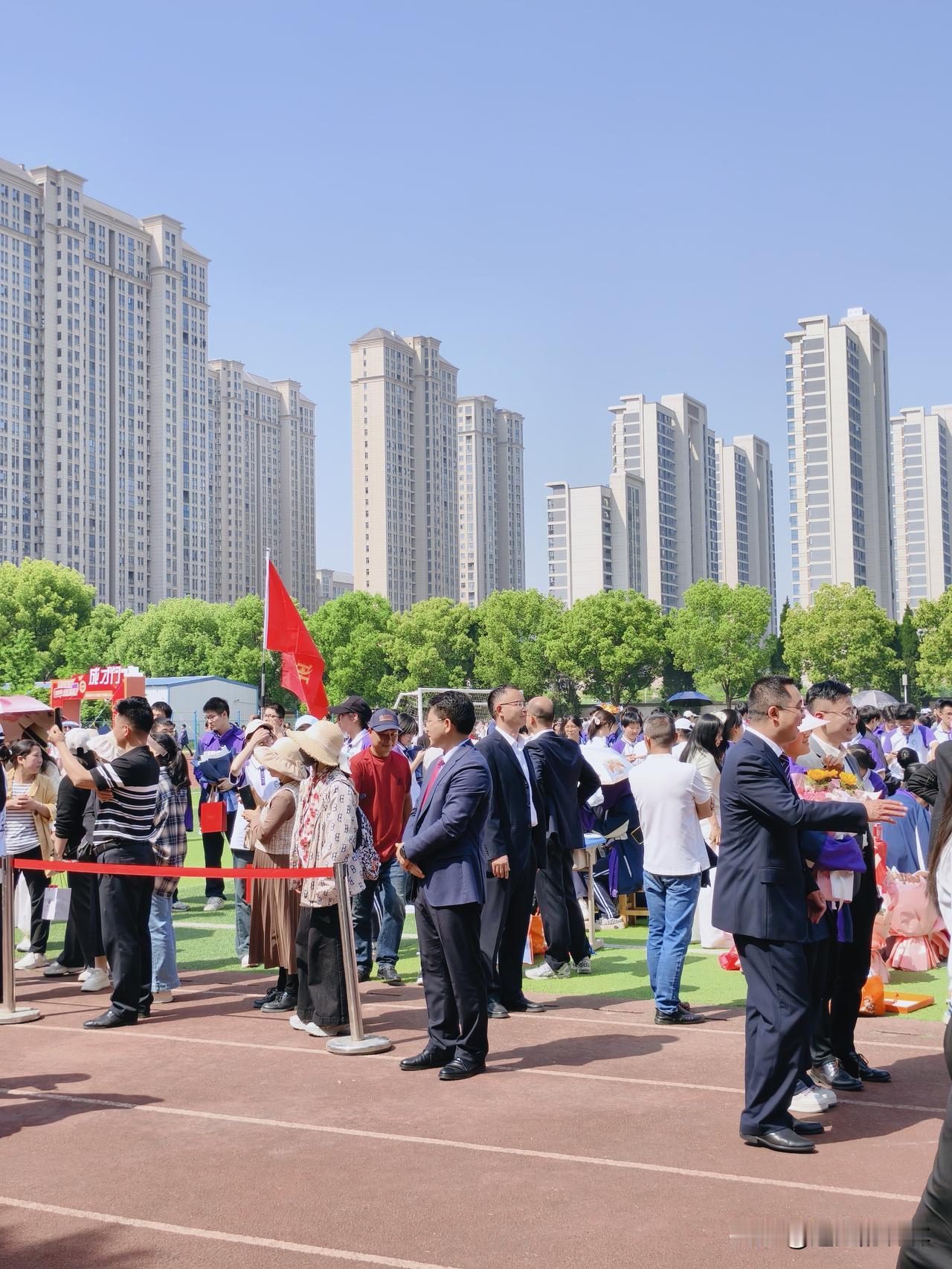 十八而志，逐梦前行！襄阳五中2026届高三成人礼盛大举行！
 
四月春风暖，青春