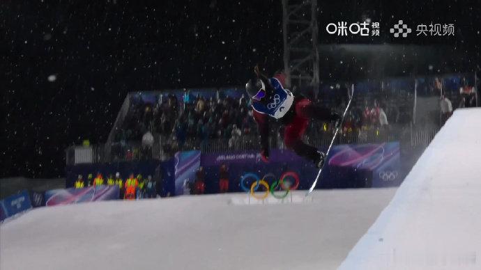 武绍桐第三滑78.00分武绍桐U池决赛渐入佳境米兰冬奥会单板滑雪女子U型场地技巧