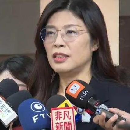 民进党为啥最怕郑丽文？一是怕她这郑氏后人，真能为祖国统一干出成绩；二是她摸透了民