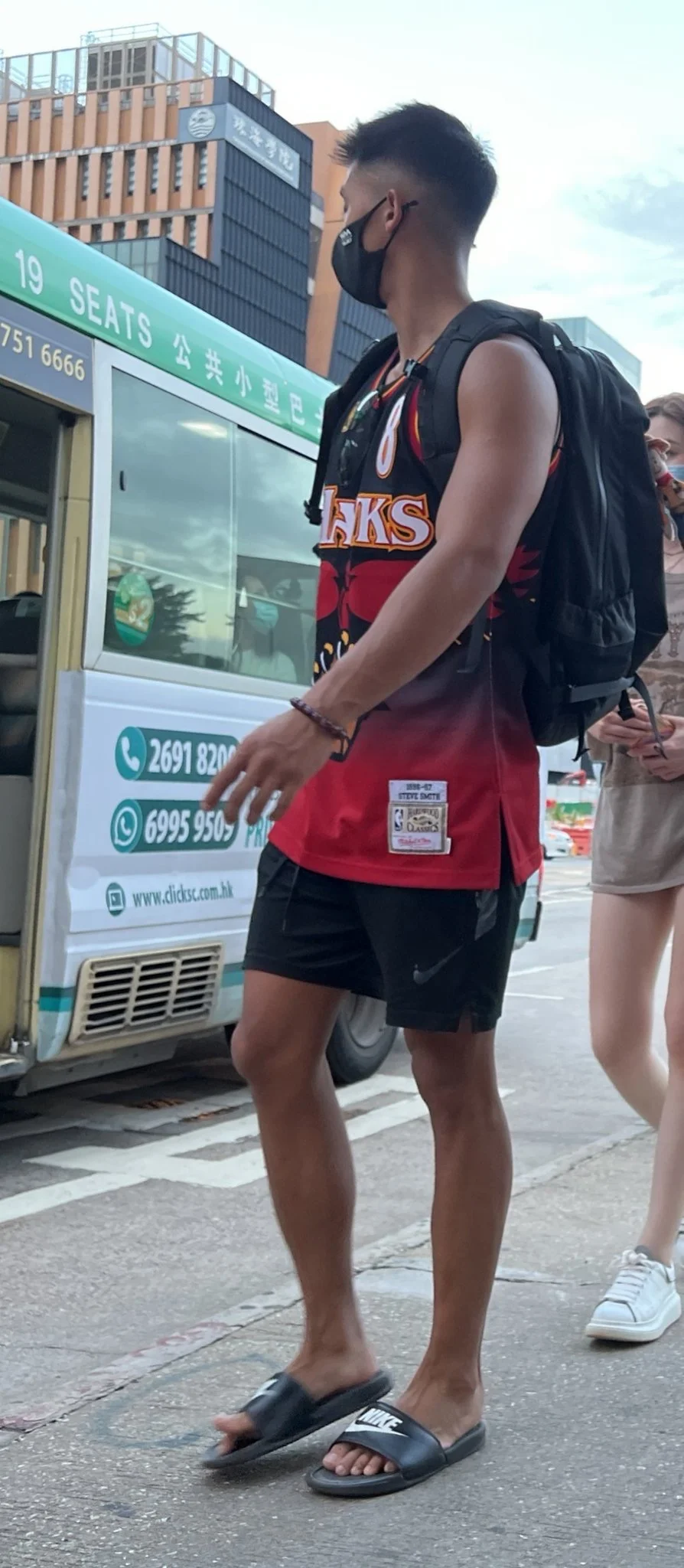 我的个妈耶。这个黑皮小哥有 1️⃣点帅哦