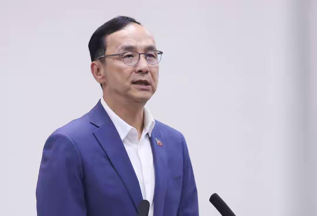 朱立伦台独的嘴脸终于直白的显现出来了！
部分人认为，民进党是台独，国民党是不统不