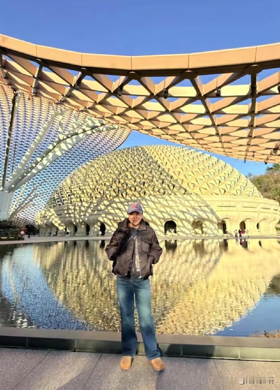 凉皮的姥姥也去南京了呢。
看到她今天去南京牛首山玩了，凉皮姥姥的状态真好，看着也