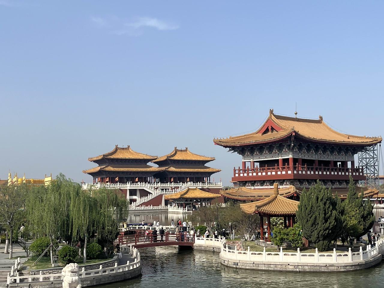 清明假期结束了，明天市场会继续，目前来看，震荡下跌会继续进行，即使不是大跌，也是