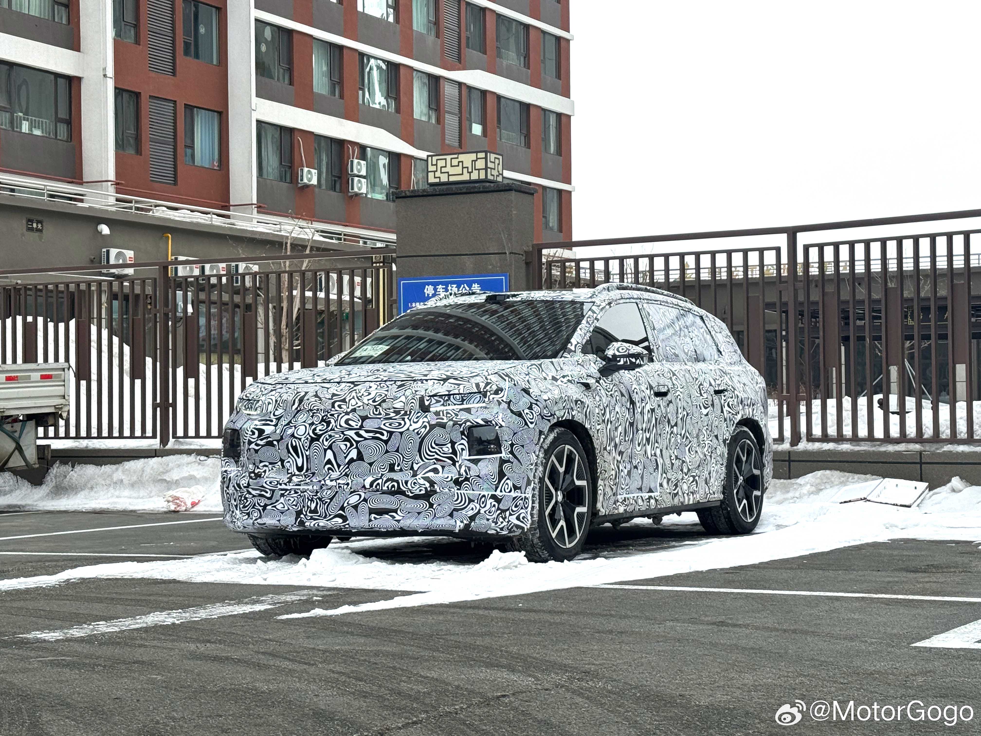 一汽大众全新纯电SUV谍照曝光简单给大伙介绍一下，这车是ID. AURA序列的第