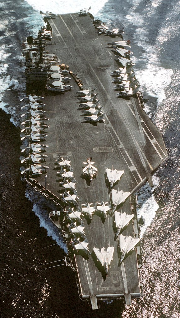 猫宁。跟随肯尼迪号USS John F. Kennedy (CV-67) ​​​