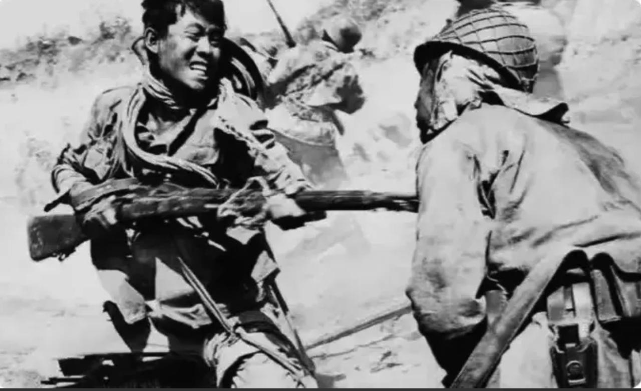 1941年，日少将残杀八路军干部后肢解。伪军目睹暴行，愤恨难平，咬牙低吼：“混蛋