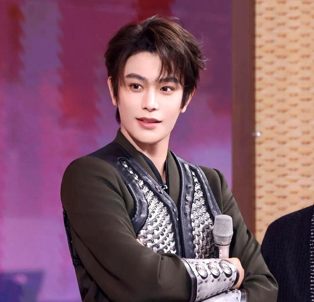 丁禹兮这波真的被坑得连亲妈都认不出来了！

现在网上全炸了，有人说平台为了捧新人