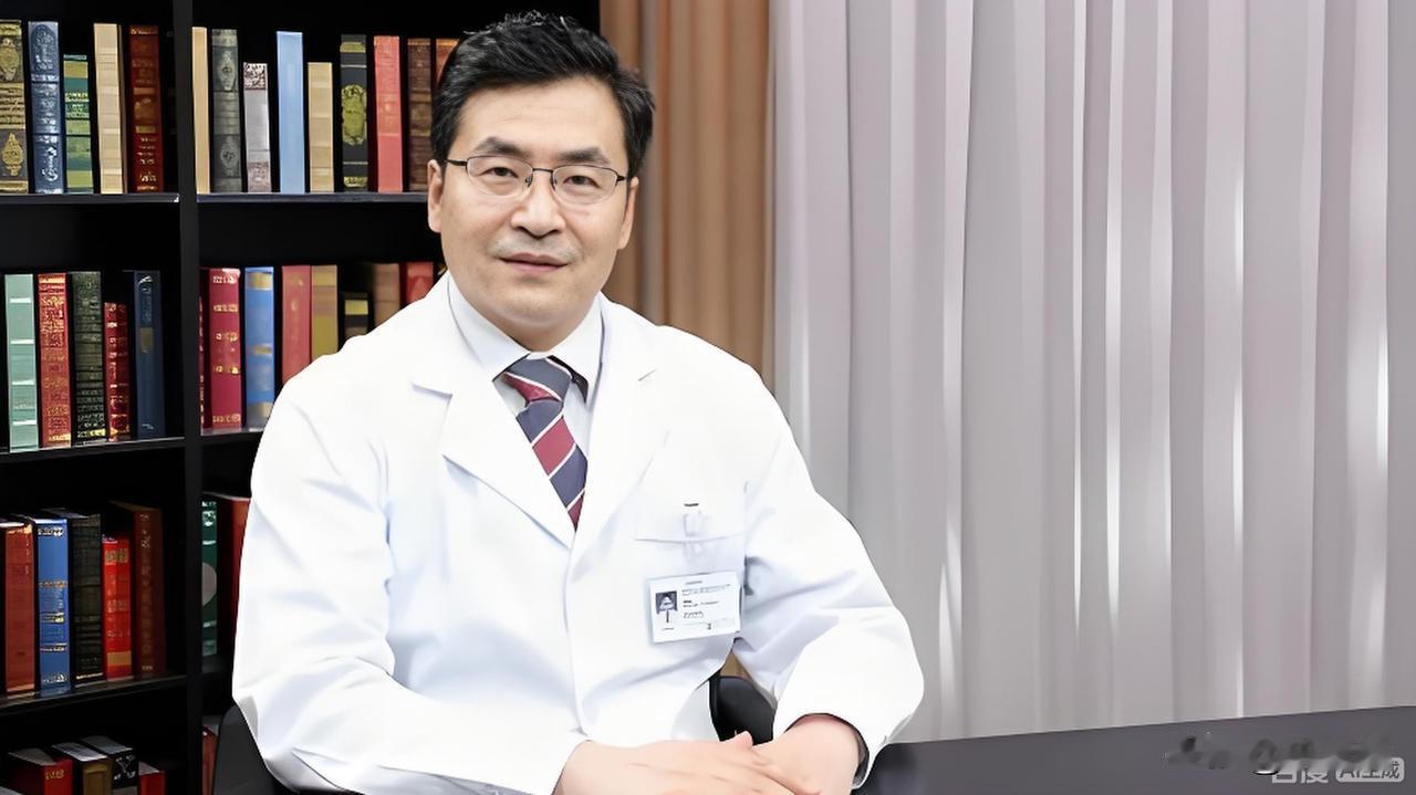 王佳伟教授是北京同仁医院神经内科主任、主任医师，深耕神经感染免疫及罕见神经疾病领