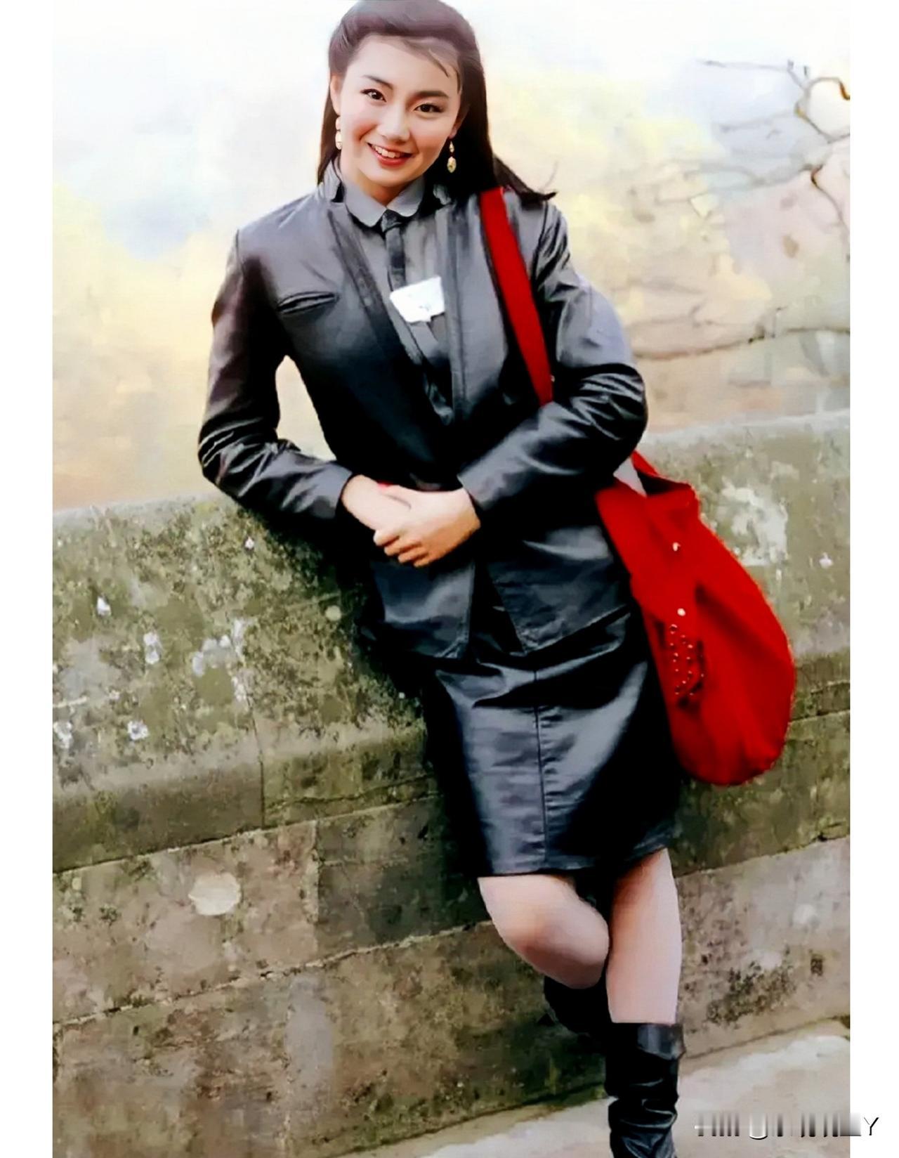 一九八三年十九岁的张曼玉，媚眼如丝