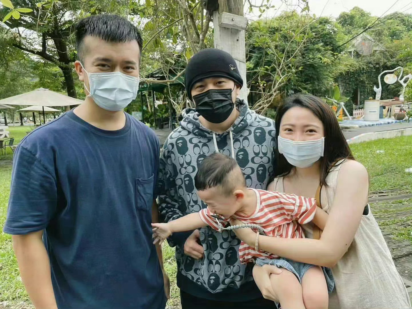 孩子你知不知道你旁边这位可是周杰伦