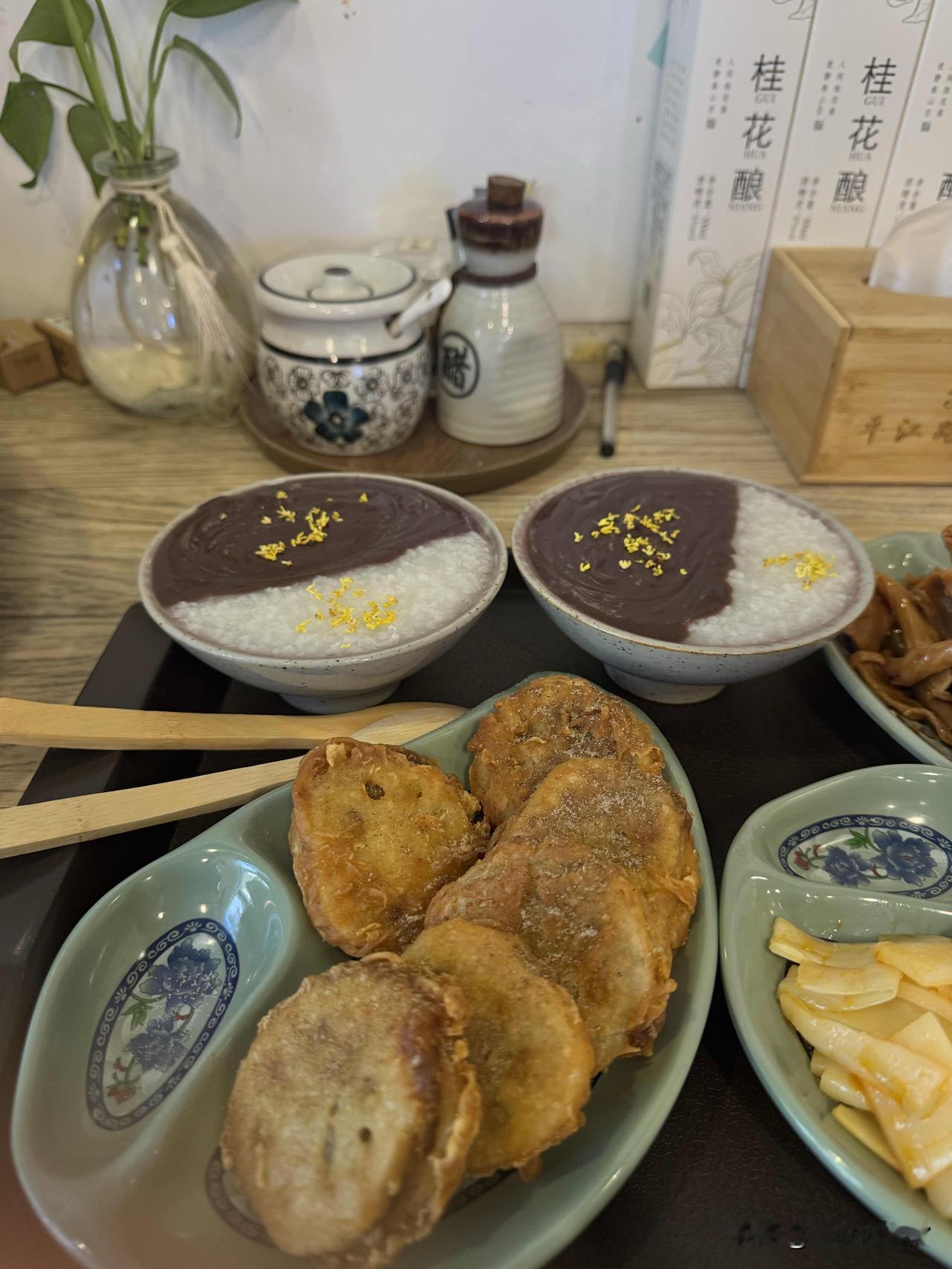 我越来越理解不了老一辈的有两点：第一他们自己那一辈的亲姊妹、亲兄弟关系不咋滴，喜