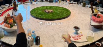 老表从老家出来了，我爸妈托他给我从家里带了些腊货，辛苦了，给老表接个风 