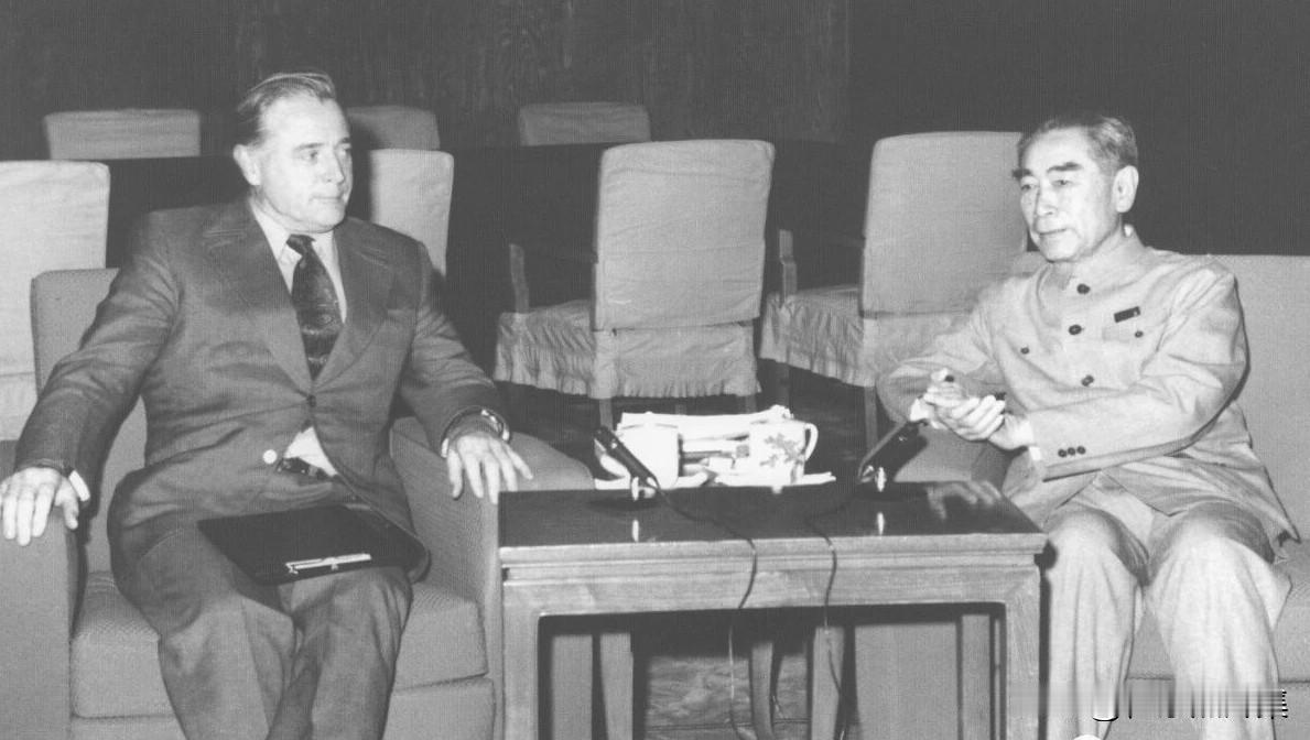 【周总理历史上的今天——5月17日】
1973年5月17日下午，国务院总理周恩来