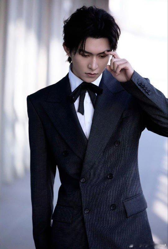 张集骏曾因谈梦想被人笑，挺心疼他。在报道会上，他直接面对被嘲三年入围金鸡奖，这坦