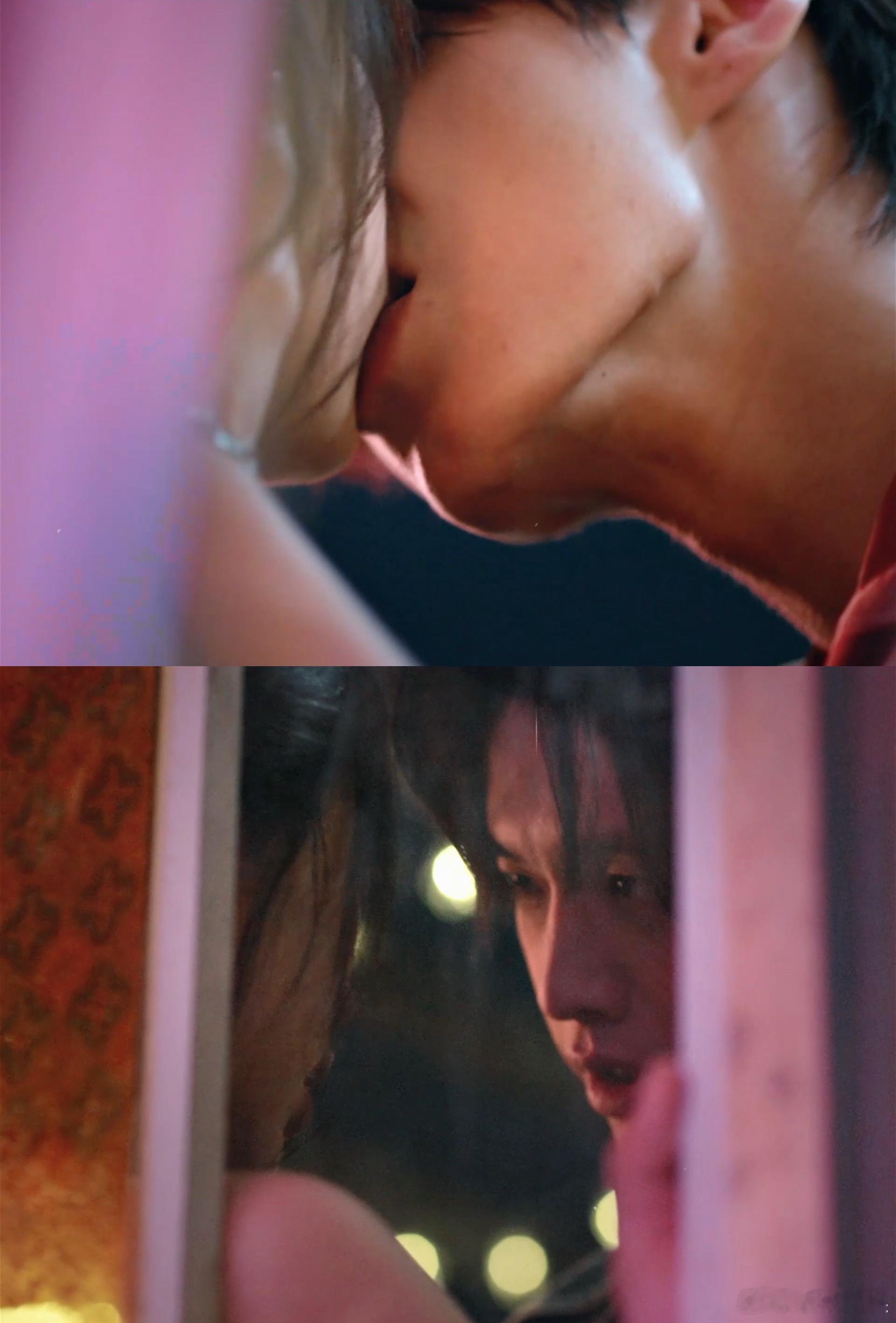 双轨两个人吻有三个人昏头 救命！暮暮朝朝的昏头吻直接甜到我心巴！姜暮踮脚主动出击