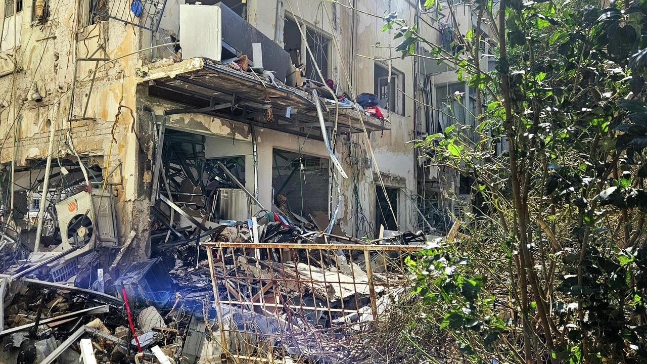 导弹打击特拉维夫中心致一楼房局部受损及数辆汽车完全摧毁

俄罗斯卫星通讯社 20