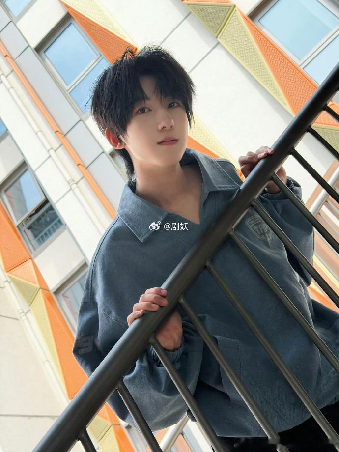 杨博文高会语音总能解锁新奇趣味玩法，杨博文凭借清奇脑洞演绎趣味桥段，生动的模仿尽