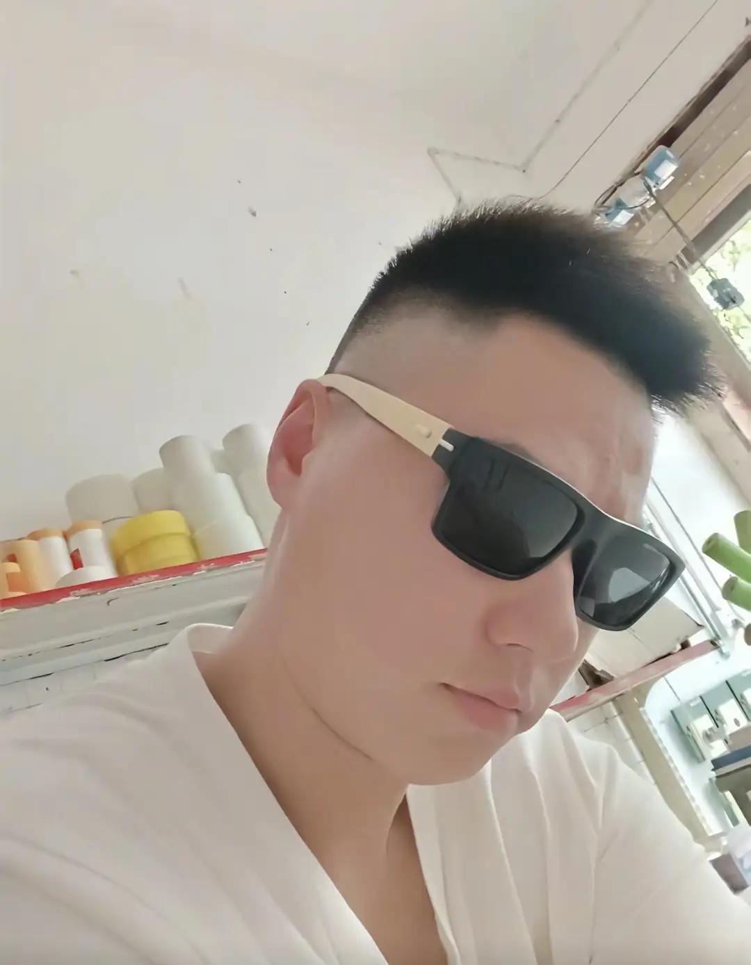 现在最心如刀绞的，  
应该就是这位在网上发文的姐姐了吧。  
弟弟刚走，人还没