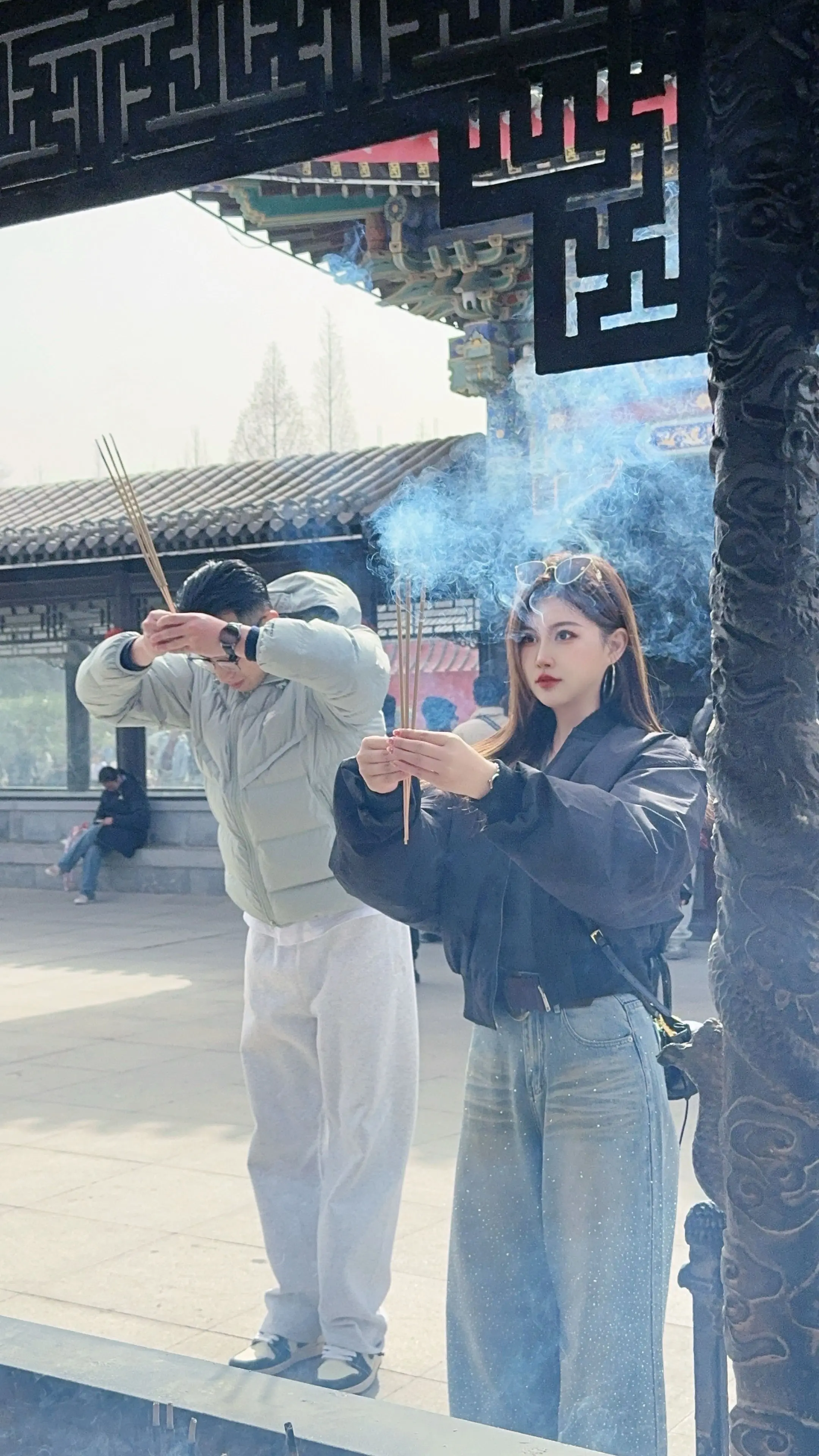 愿我们贵神相助少走弯路运气爆炸想啥来啥。请帮我把第一张男生p掉，第二张...