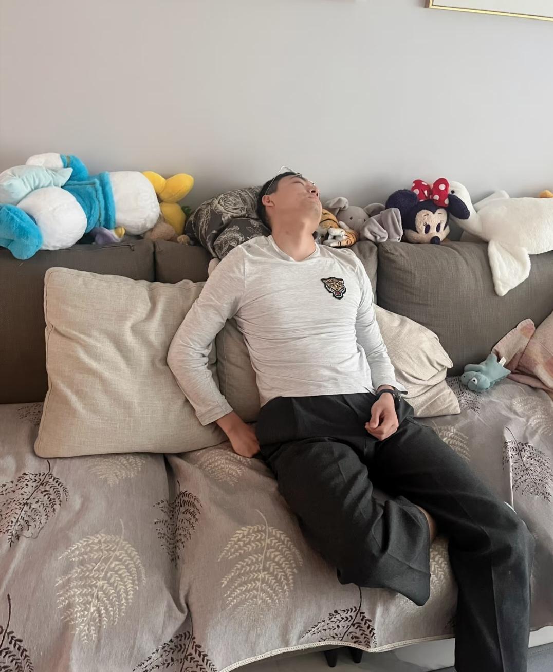 有不吸烟不喝酒不打牌不赌博不玩游戏，不熬夜，不暴饮暴食，不讲究卫生乱扔袜子，没有