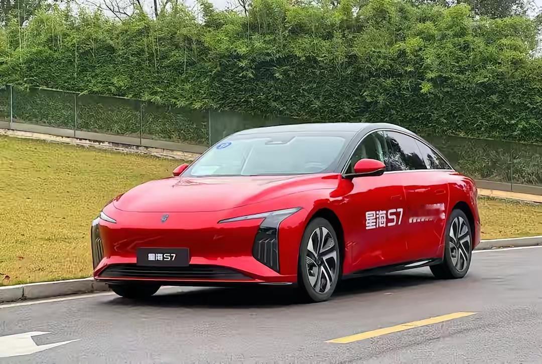 不管你信不信，2026年将会出现这五大现象：
1、钱会越来越难挣；
2、房子价格