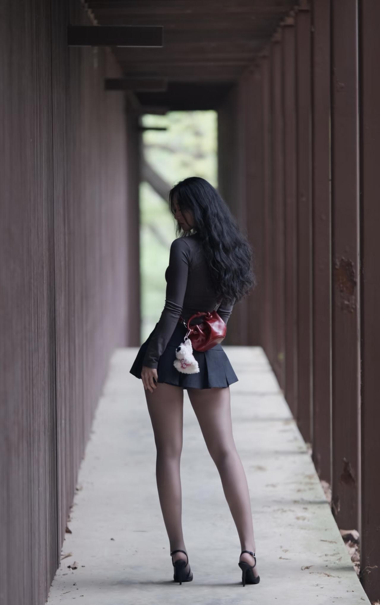 爱自己不是放纵，是认真对待每一个当下的自己。
人像摄影