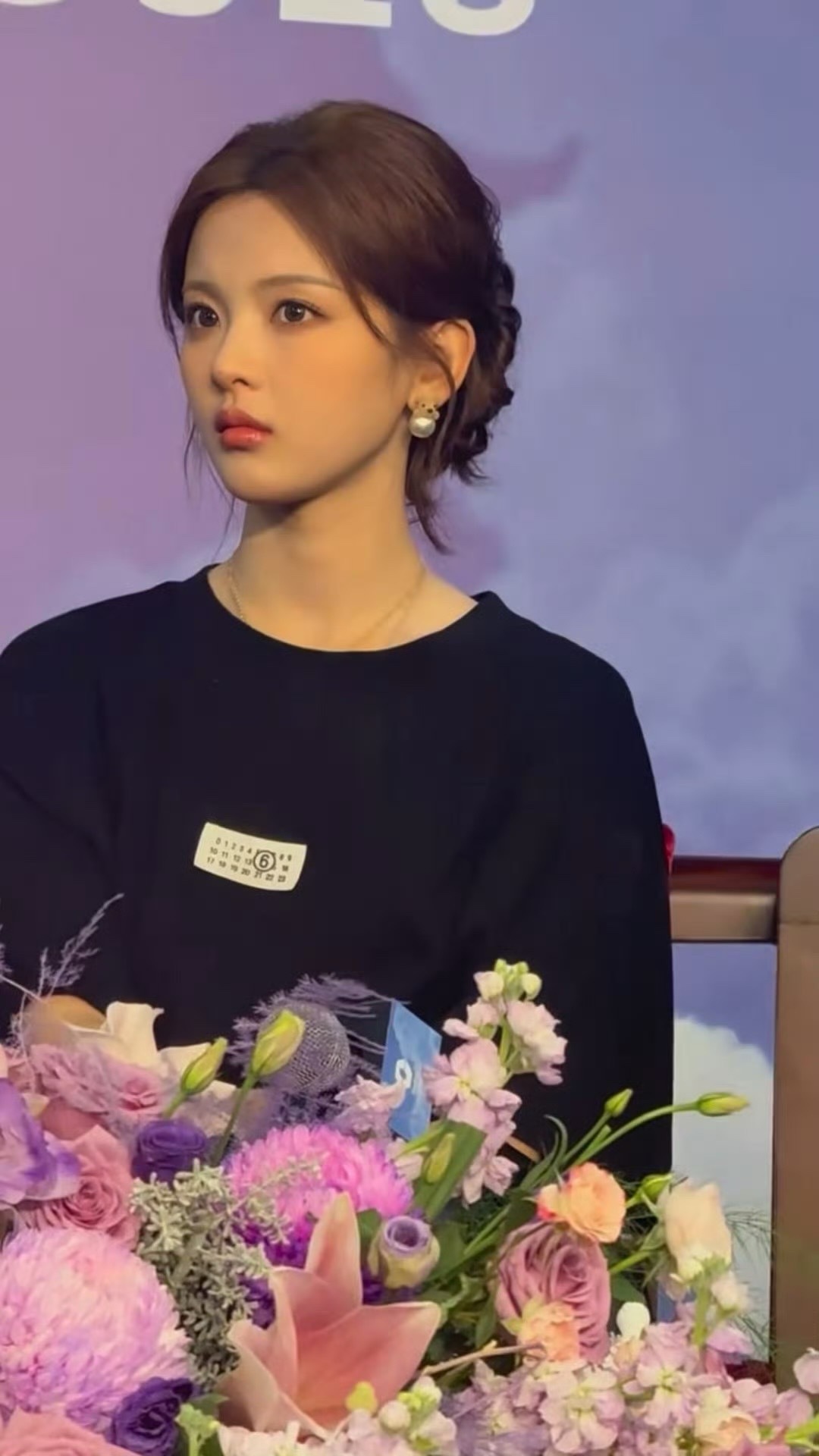 杨超越乌镇戏剧节小镇对话杨超越小镇对话活动生图 简单黑T也挡不住美貌！生图状态封