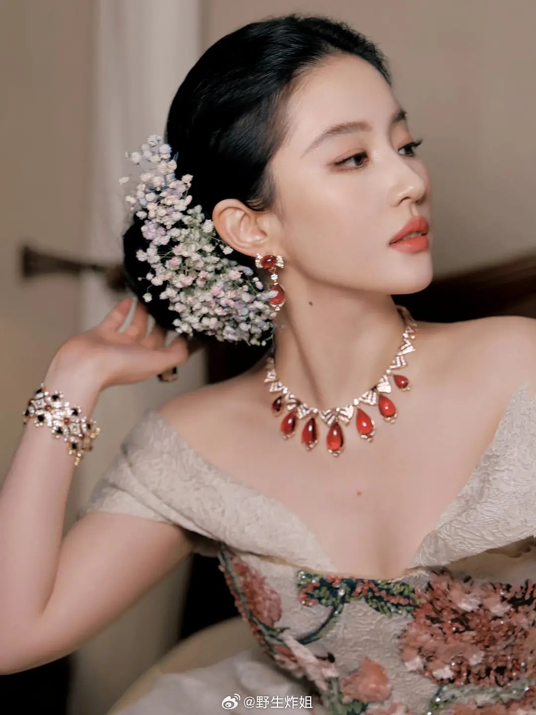 今天的压轴花 刘亦菲来咯 ​​​