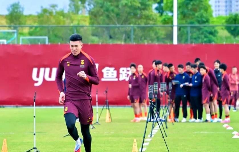 邵佳一的国足集训，第一件事，就把那个埋了快二十年的