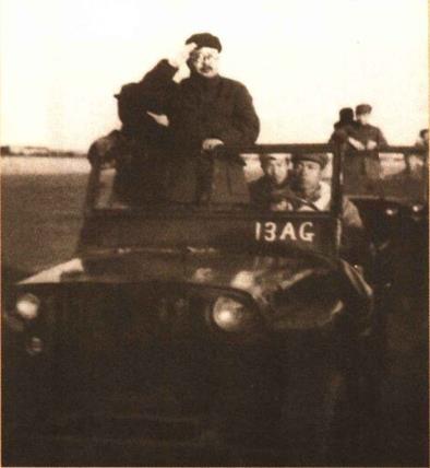 1949年，任弼时在北平西郊机场阅兵式上。