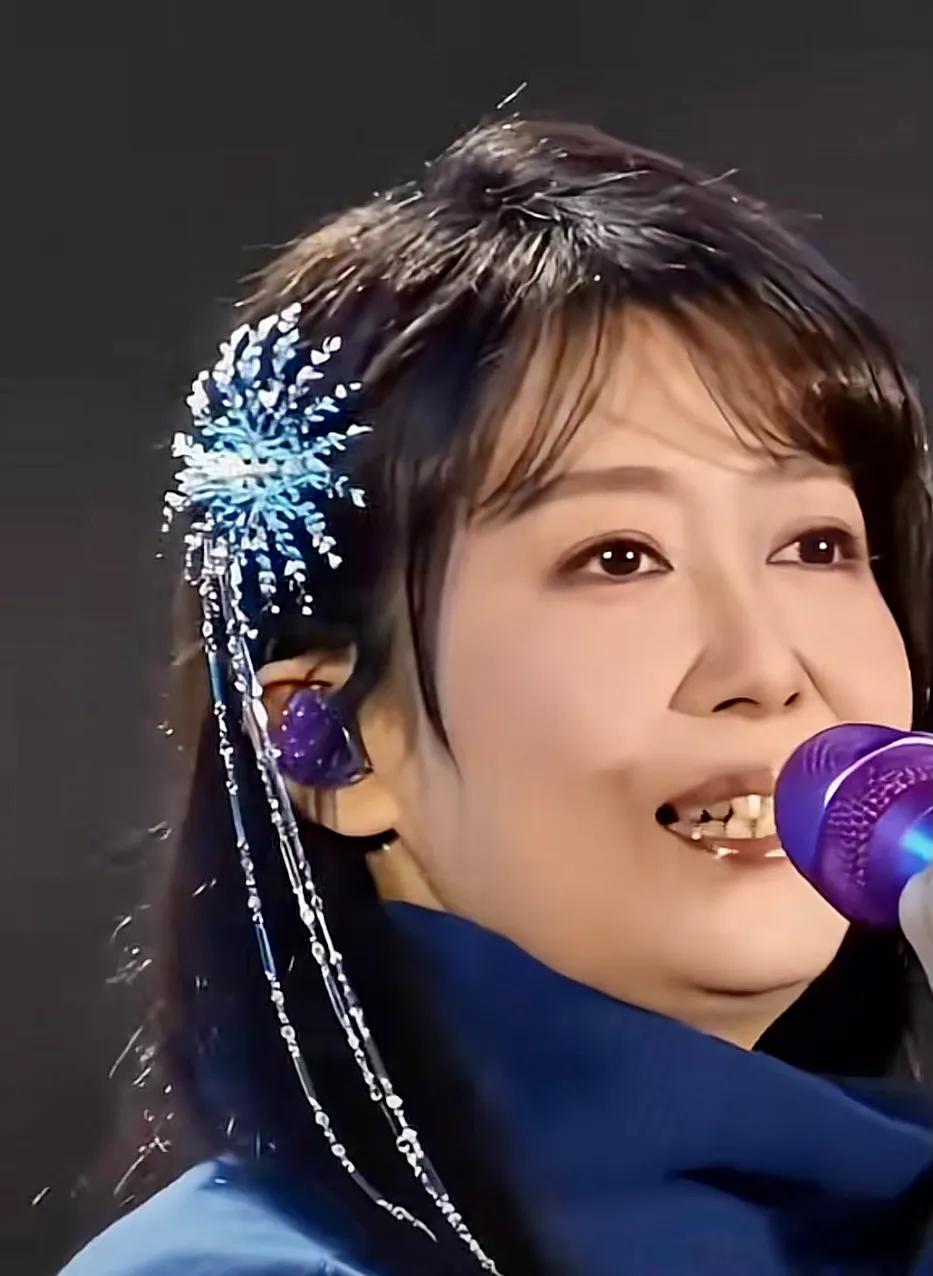 孟庭苇不老女神，你不喜欢吗？
她变成什么样我都喜欢她，没人要我要，只是吃的太好，