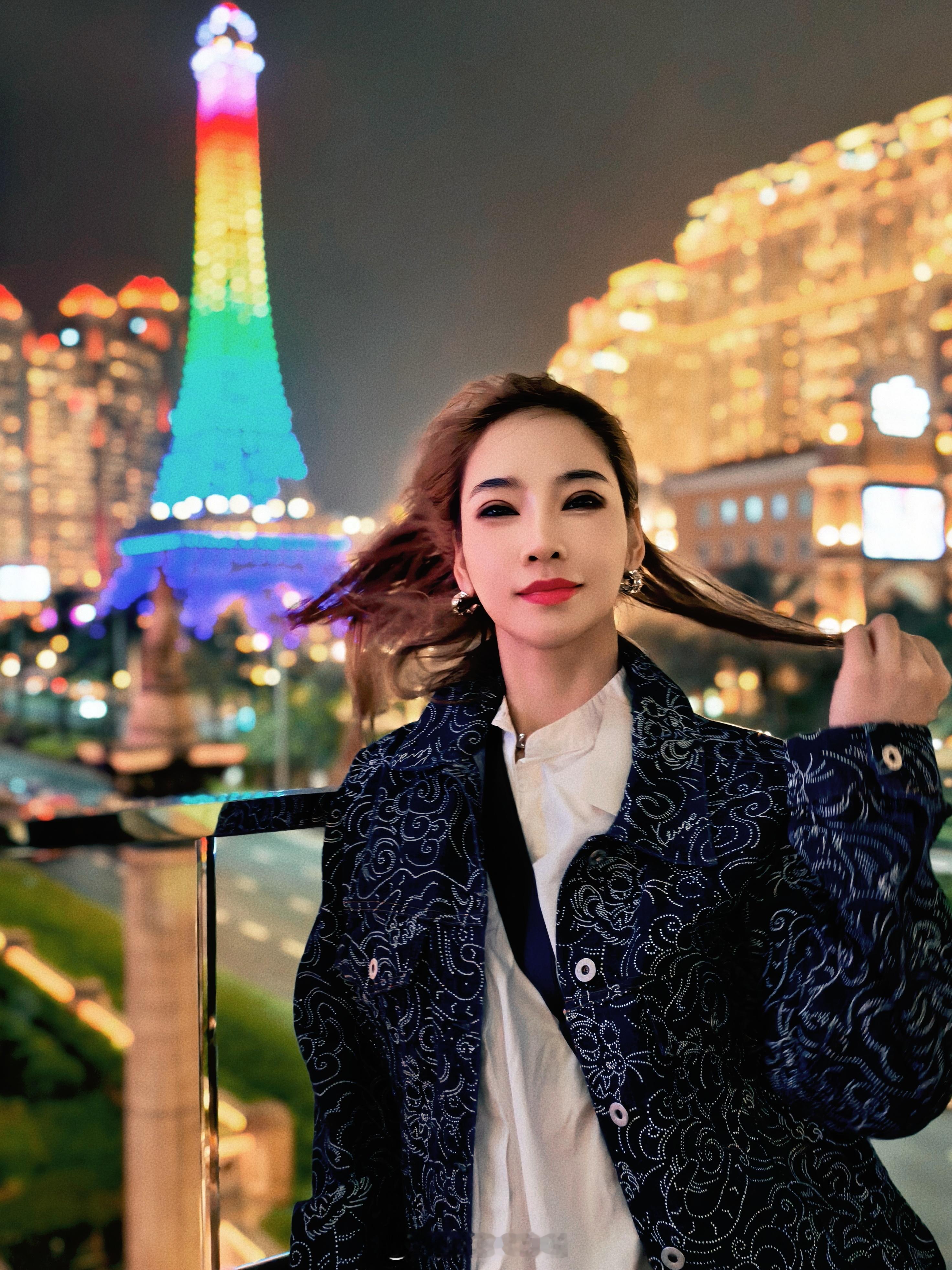 澳门🇲🇴的标志打卡景点夜晚的灯光真的太美了，绚丽得像在梦里一样怪不得大家都说