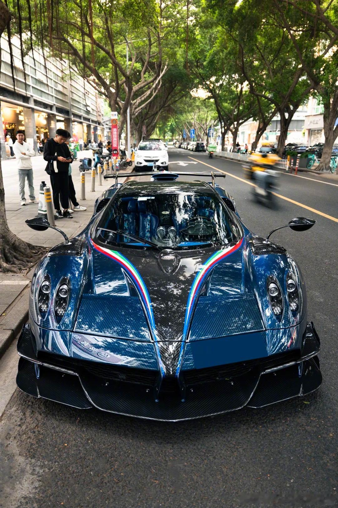 Pagani Huayra Roadster BC✖️BAPE，光泽感绝了 