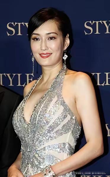 这个中年妇女是谁？